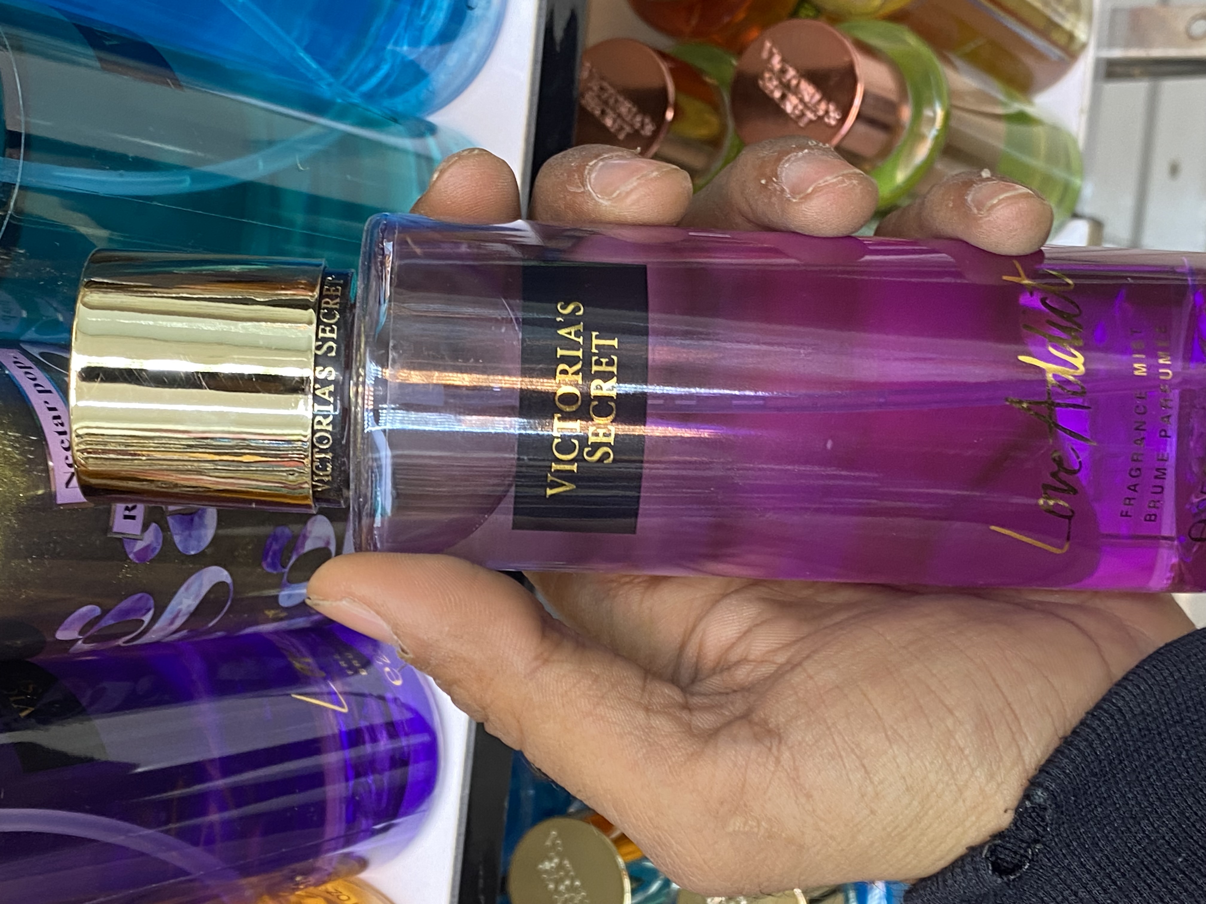 بادی اسپلش 250 ml ویکتوریا سکرت مدل Love Addicts اورجینال