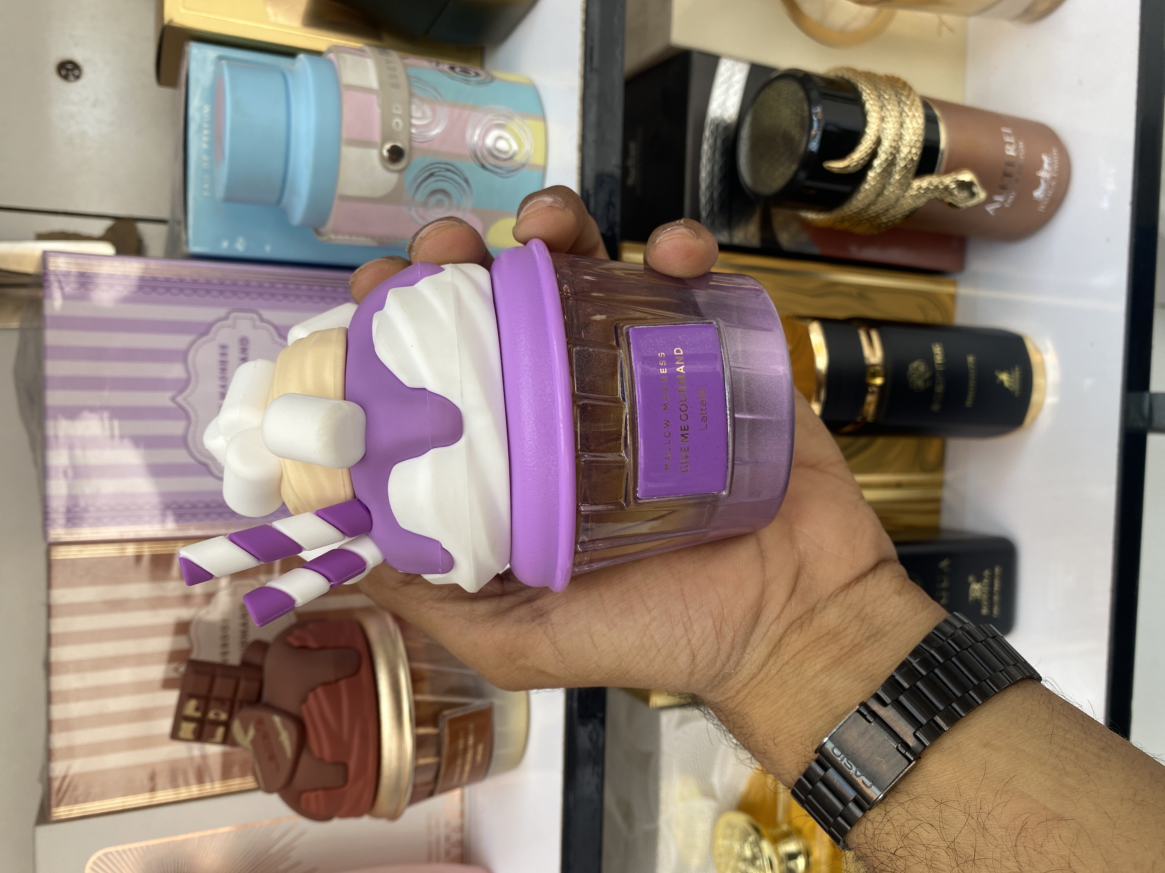 ادکلن بستنی بنفش ملو مدنس لطافه Lattafa طرح mallow madness give me gourmand هفتادو پنج میل امارات نمای ۲